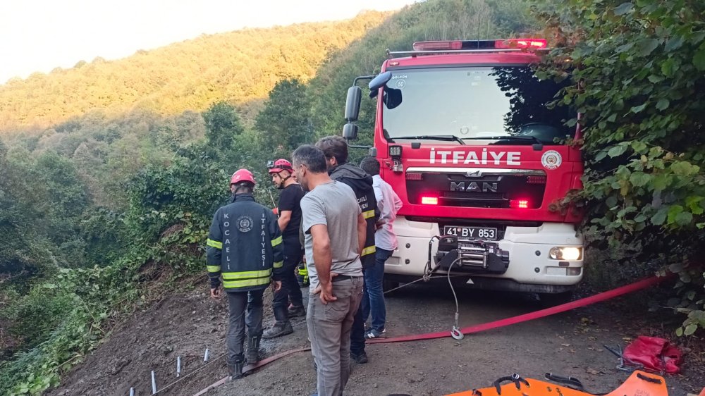 Arazözü uçuruma devrildi, ölü ve yaralılar var