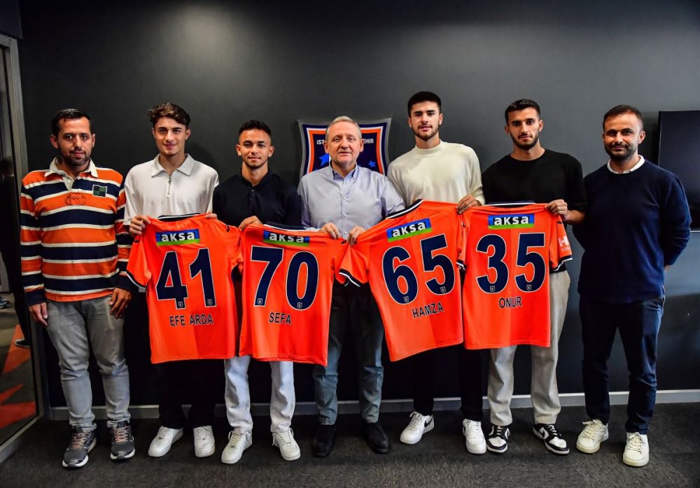 Başakşehir FK, 4 genç futbolcusuyla sözleşme imzaladı