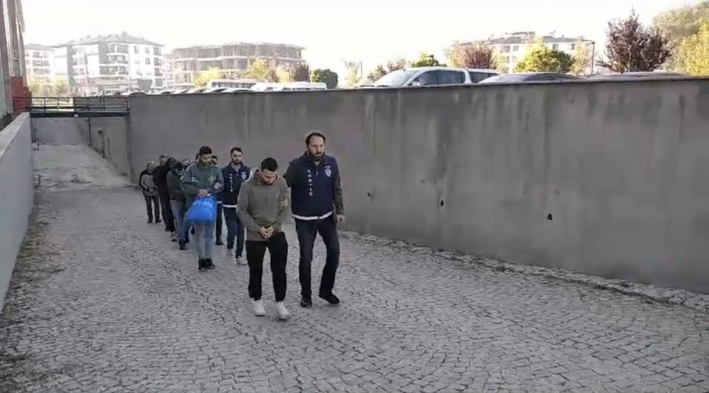 Evinde ölü bulunmuştu, cinayete kurban gittiği ortaya çıktı: 3 tutuklama