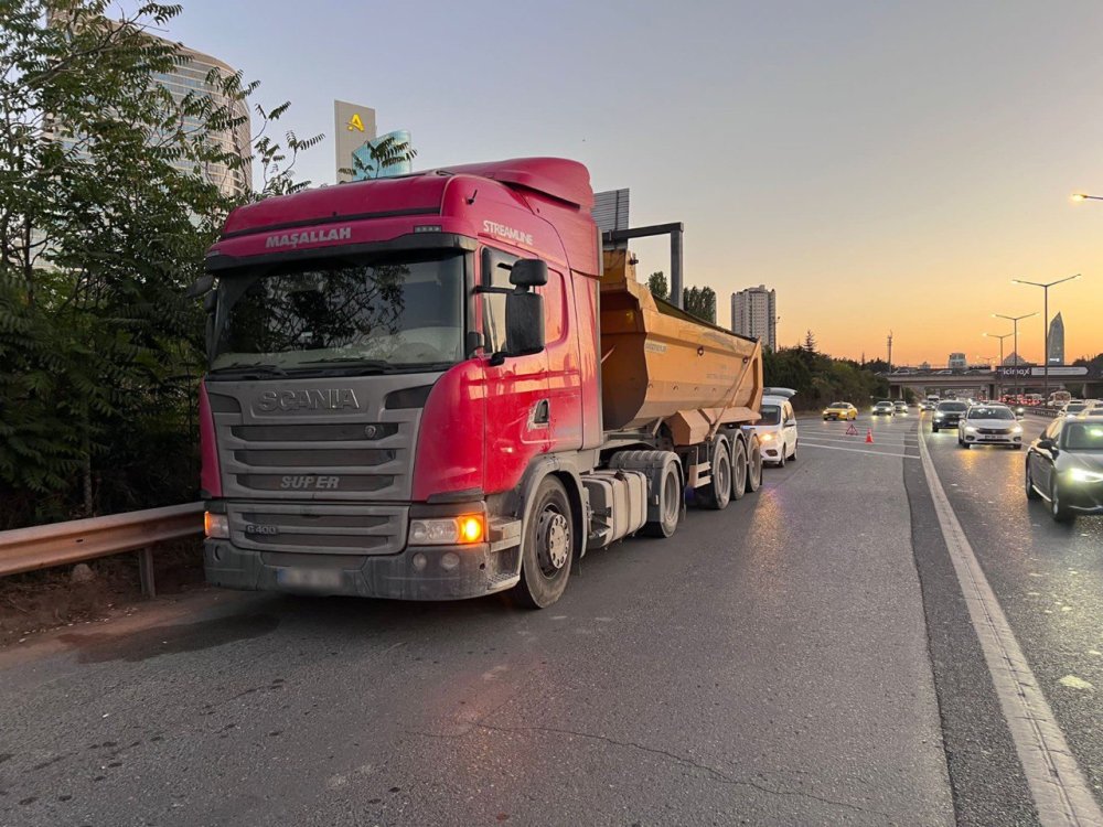 Trafik kurallarını ihlal eden hafriyat kamyonu şoförüne ceza