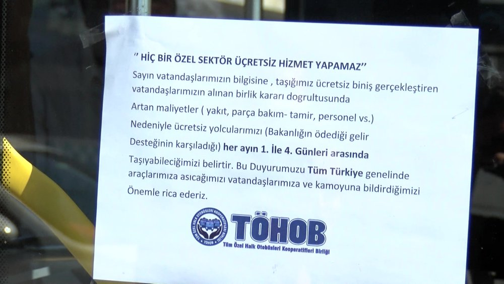 Özel halk otobüsçülerinden araçlara 'ücretsiz yolcu taşımayacağız' yazısı