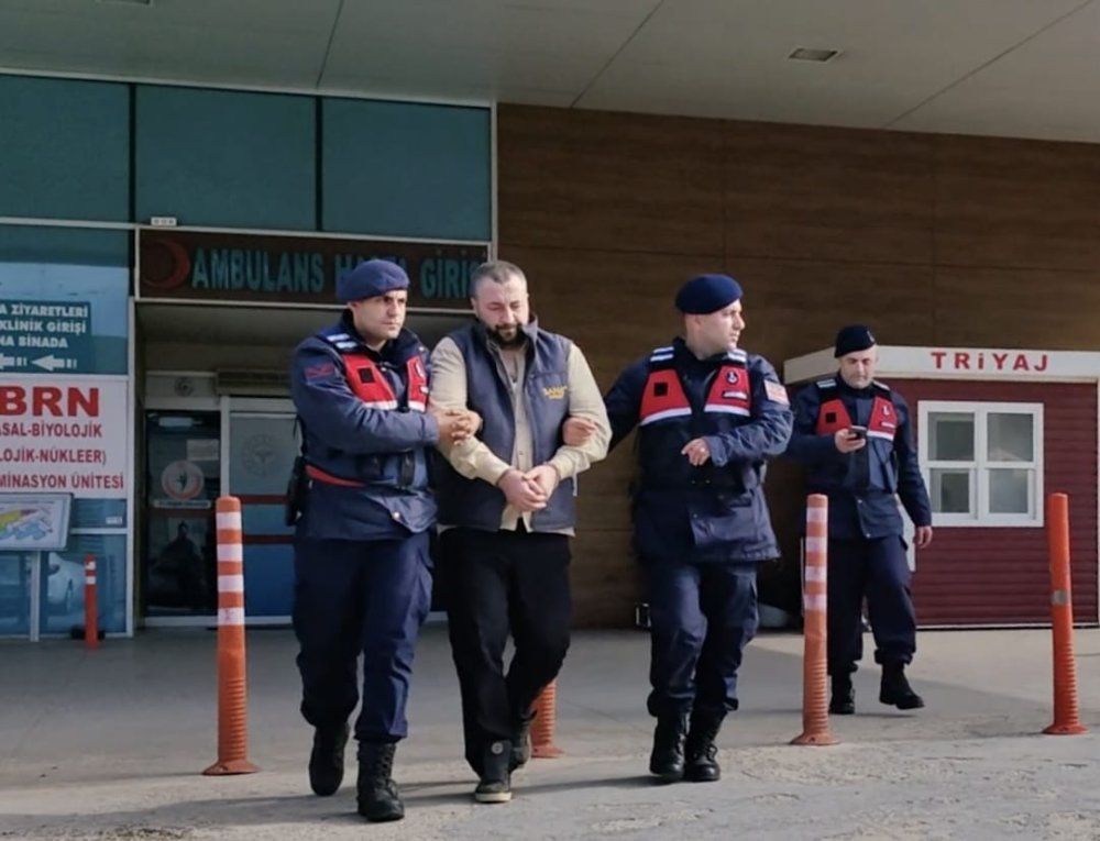 Babası ve ablasını darbeden şizofreni hastası sağlıkçılara da saldırdı; tutuklandı