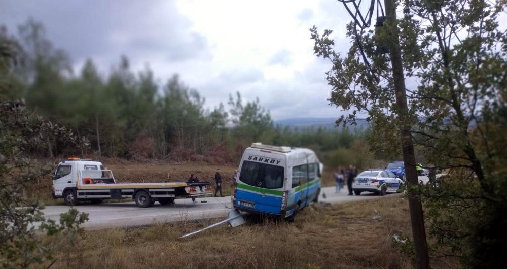 Yolcu minibüsü devrildi: Çok sayıda yaralı var