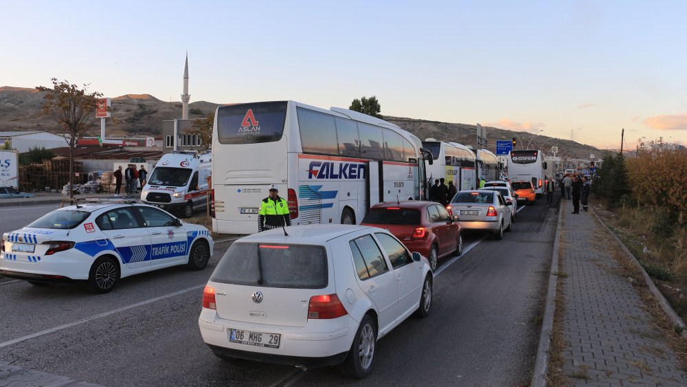 3 otobüs ve 1 minibüsün karıştığı kazada 36 kişi yaralandı