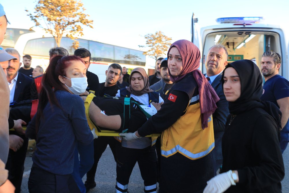 3 otobüs ve 1 minibüsün karıştığı kazada 36 kişi yaralandı