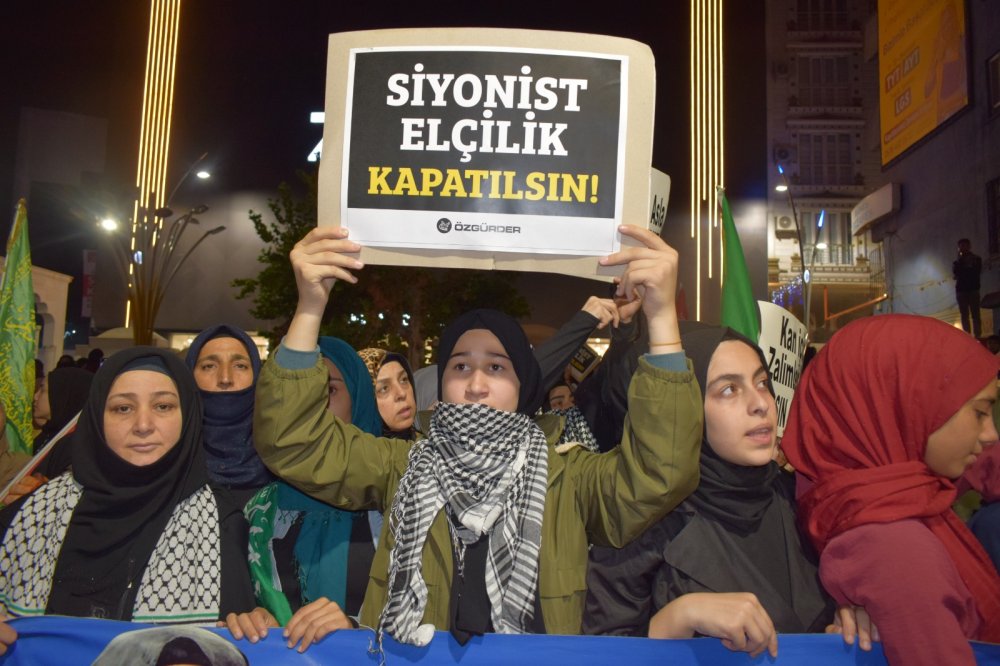 İsrail'in Gazze'ye yönelik saldırısı protesto edildi!