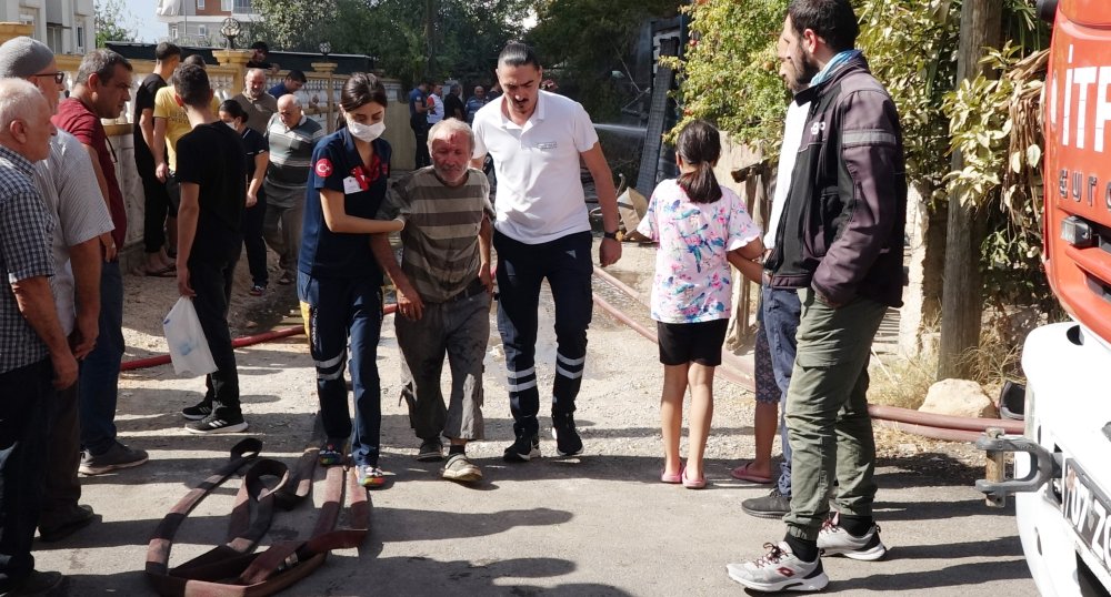 Dikim atölyesi ve deposunda korkutan yangın: Kısa sürede her yeri sardı