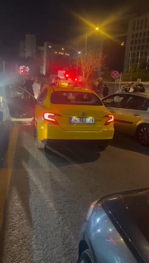 İstanbul'da taksicilerin karıştığı trafik kavgaları: Tehditler, sinir krizi geçirmeler...