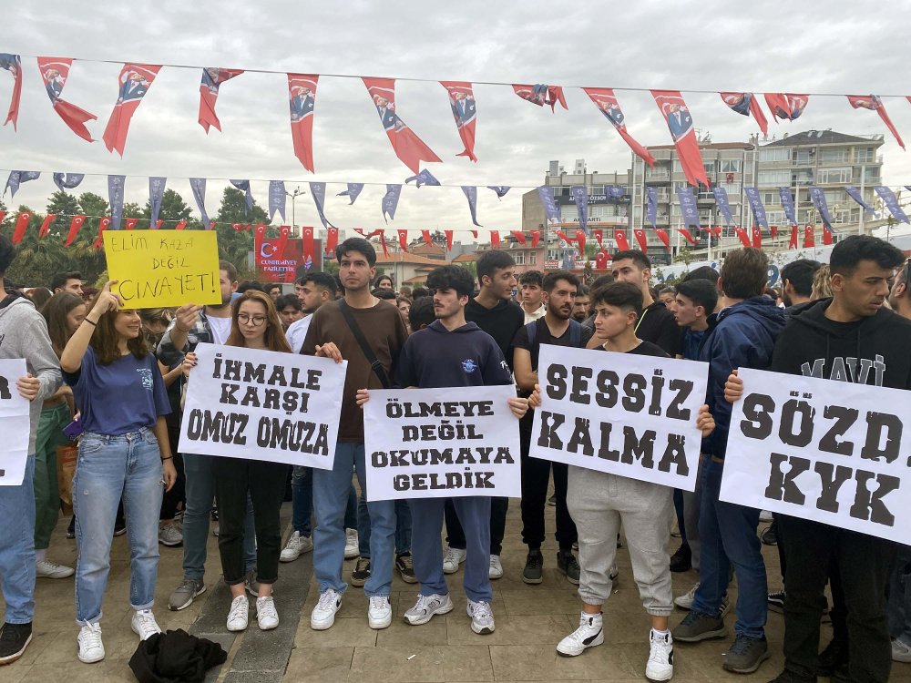 Üniversitelilerden asansörde ölen öğrenci için oturma eylemi: 'Kader değil ihmal'