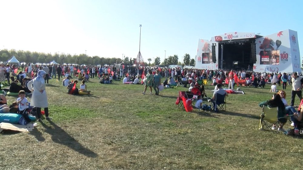 Cumhuriyetin 100. yıl çoşkusu Maltepe Etkinlik Alanı'nda başladı