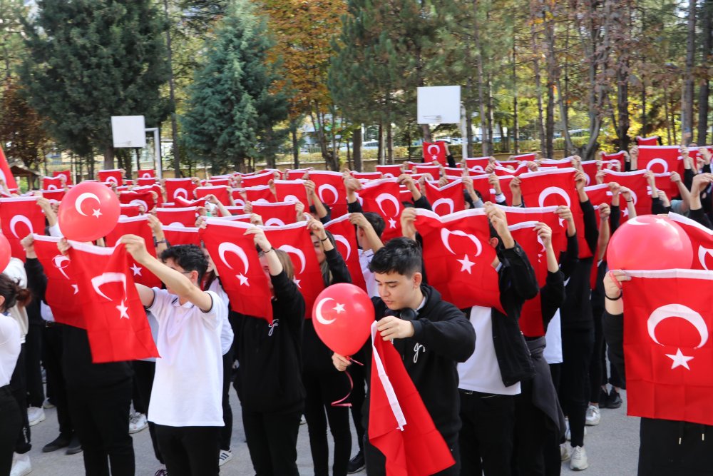 Cumhuriyet’in 100’üncü yılına 1000 bayraklı kutlama