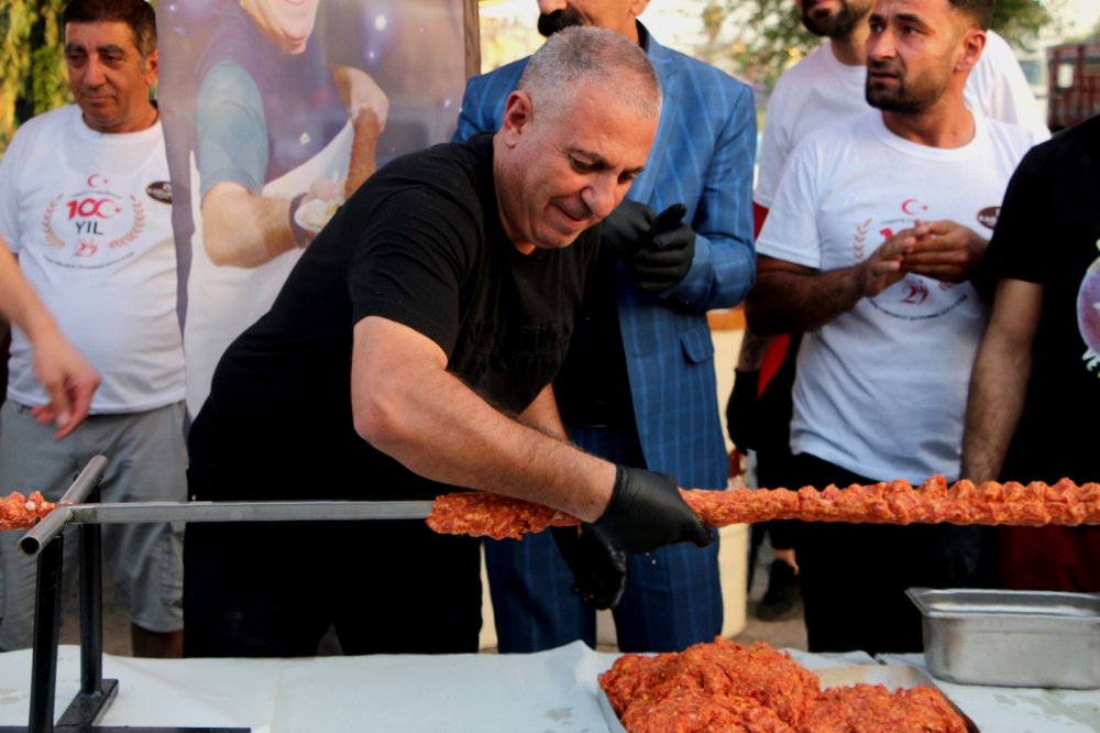 100. yıla özel 100 metrelik kebap!