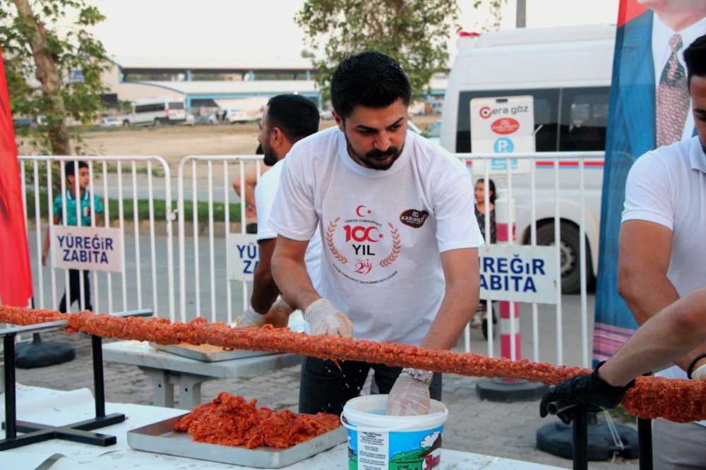 100. yıla özel 100 metrelik kebap!