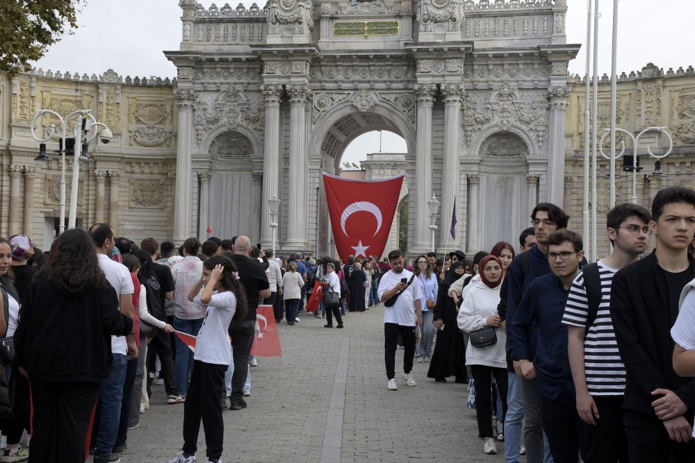 Dolmabahçe Sarayı’na ziyaretçi akını