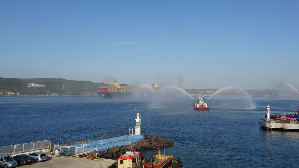 Dünyanın en büyük gemilerinden biri Çanakkale Boğazı’nda