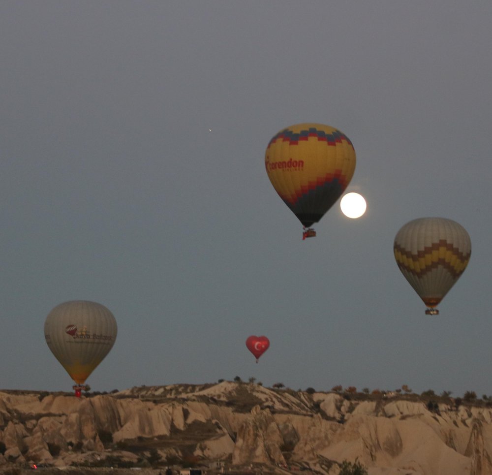 Kapadokya’da 100. yıla özel 100 balon, 100 bayrak!