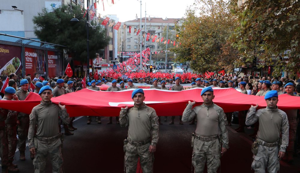 Trakya'da 29 Ekim kutlamalarına binlerce kişi katıldı