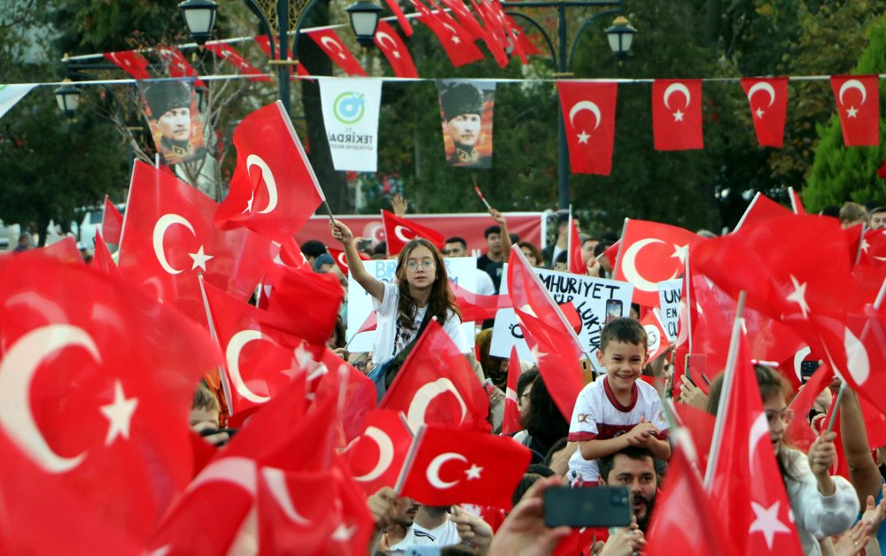 Trakya'da 29 Ekim kutlamalarına binlerce kişi katıldı