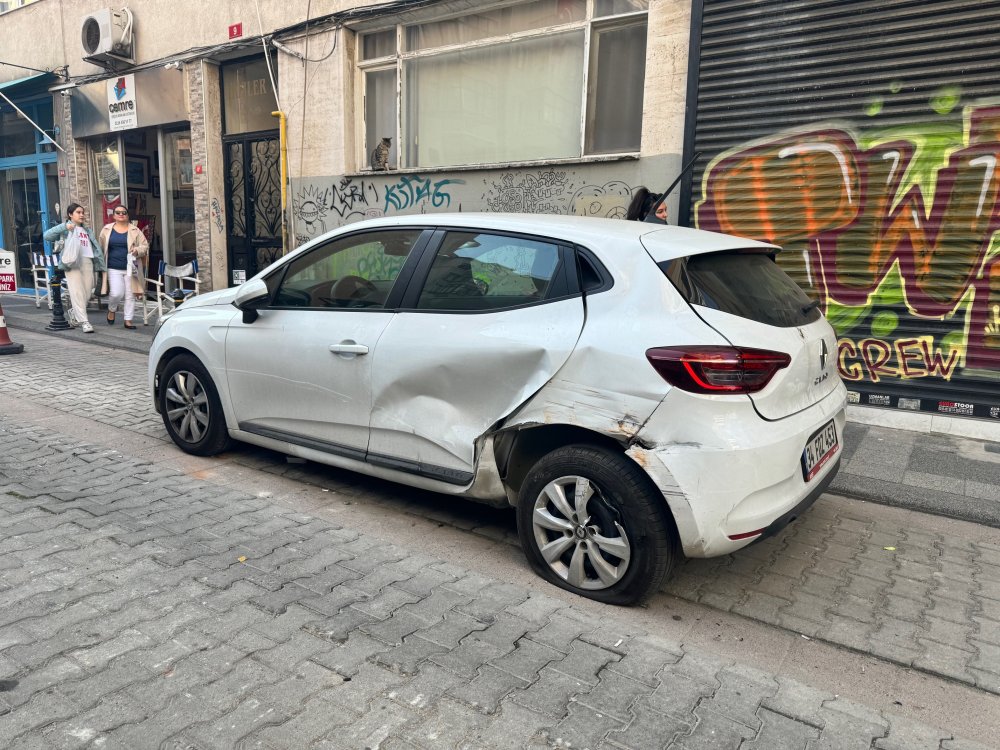 TIR ortalığı birbirine kattı: Onlarca araca çarparak ilerledi