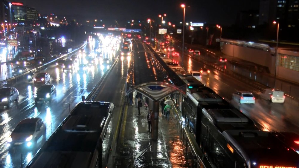 İstanbul'da sağanak etkili oldu!