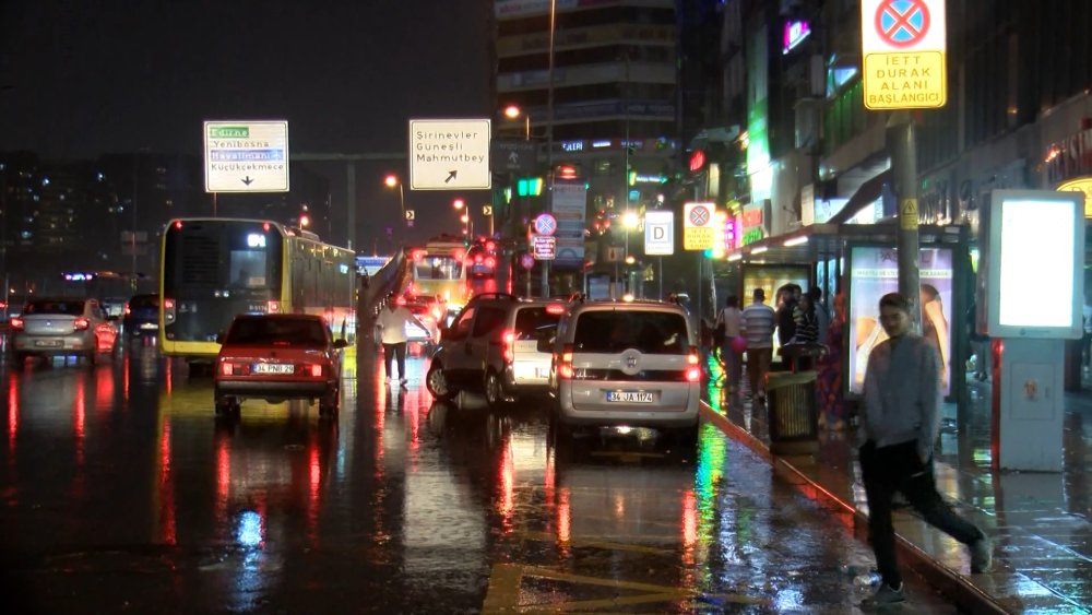 İstanbul'da sağanak etkili oldu!