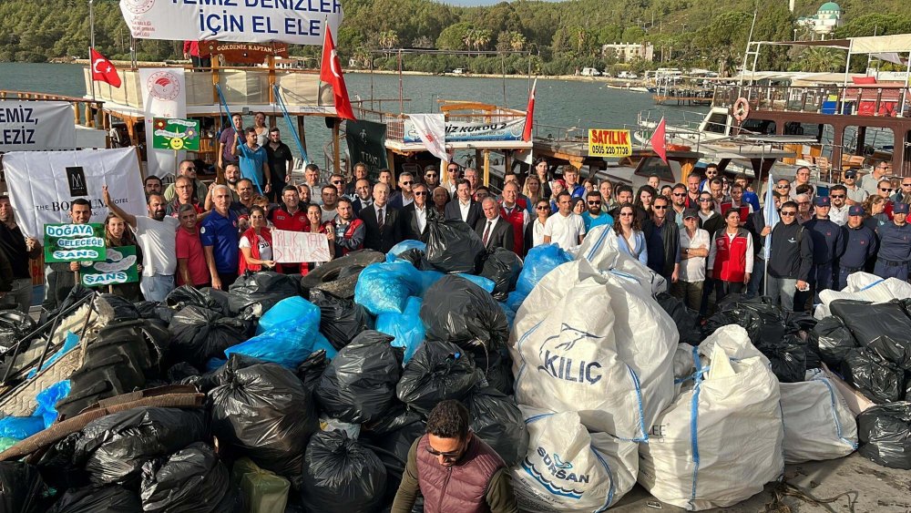 Bodrum'da deniz dibi temizliğinde15 ton atık toplandı