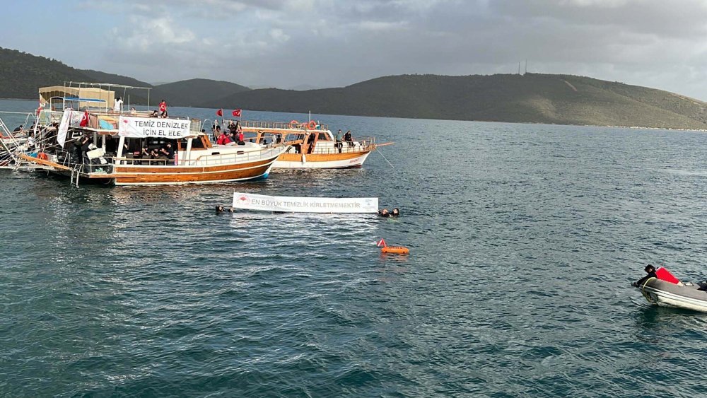 Bodrum'da deniz dibi temizliğinde15 ton atık toplandı