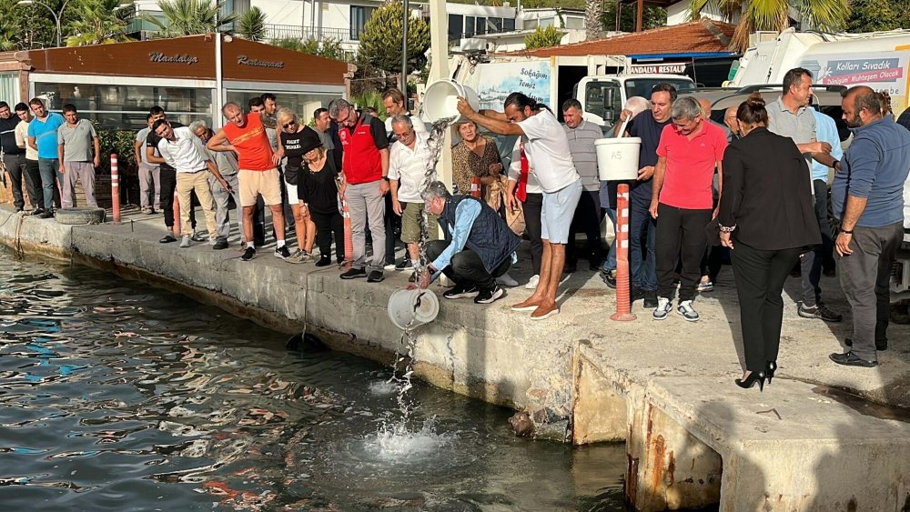 Bodrum'da deniz dibi temizliğinde15 ton atık toplandı