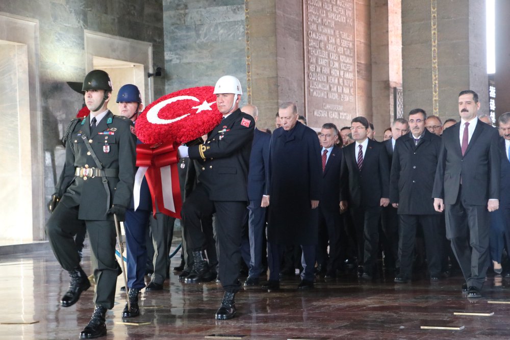 Atatürk, Anıtkabir'de resmi törenle anıldı