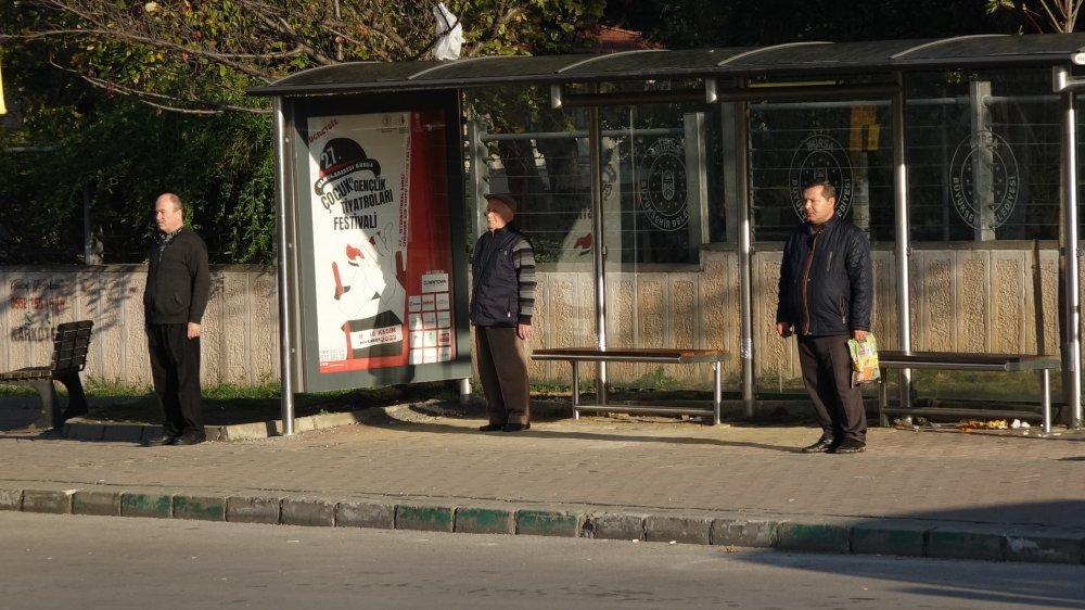 Yerden metrelerce yükseklikte Ata'ya saygı duruşu