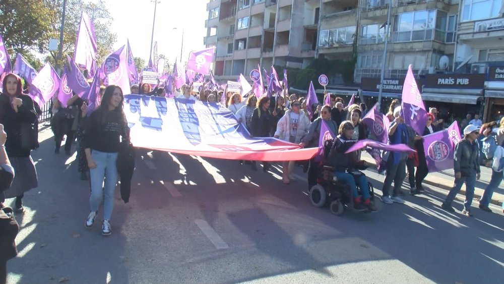 Kartalda "Laiklik ve Özgürlük için Kadın Mitingi" düzenlendi