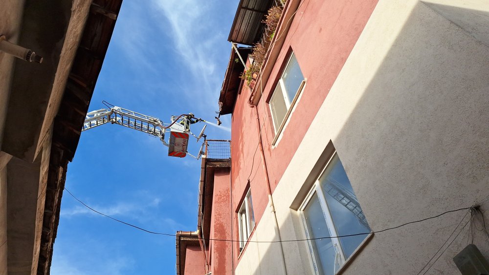 Doğal gaz sobasından çıkan yangın kontrol altına alındı