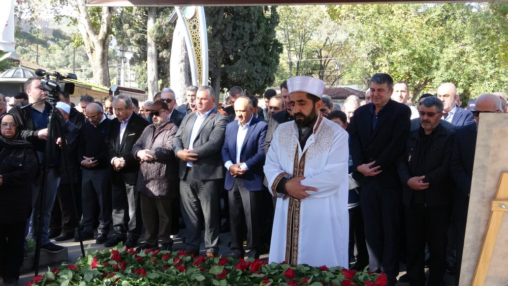 İş insanının cesedi asitle yok edilmişti: Cenazede tabut yerine güller konuldu