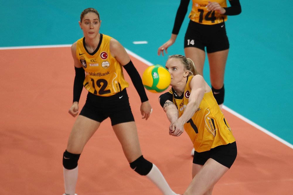 Vakıfbank deplasmanda set vermeden kazandı