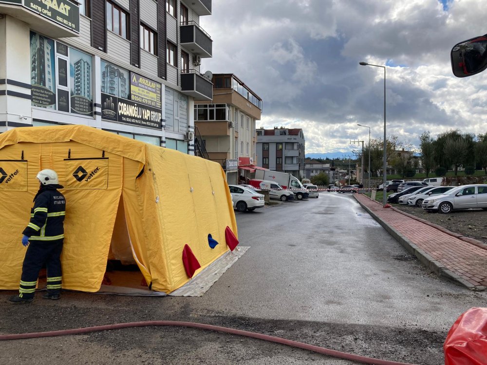 Kargo paketinde kimyasal sızıntı paniği: 14 kişi hastanelik oldu