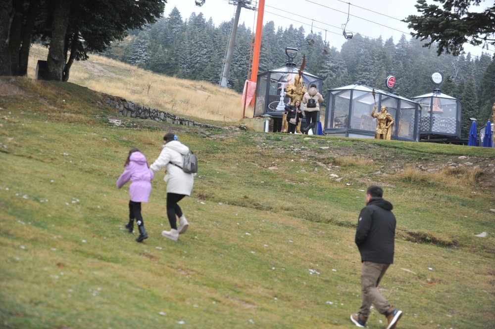 Uludağ'a mevsimin ilk karı yağdı