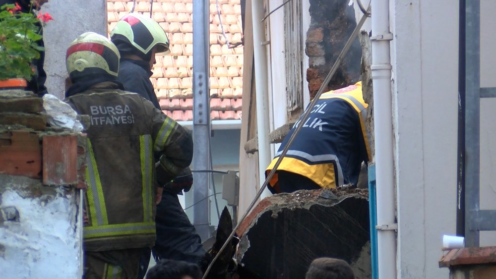 2 katlı binadaki yangında Egemen bebek hayatını kaybetti