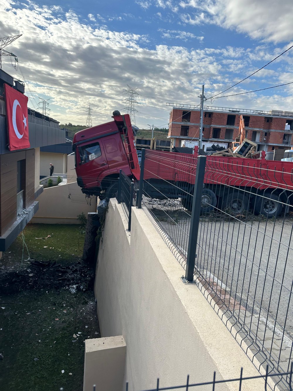 TIR bir anda yokuş aşağı kaymaya başladı: Facianın eşiğinden dönüldü