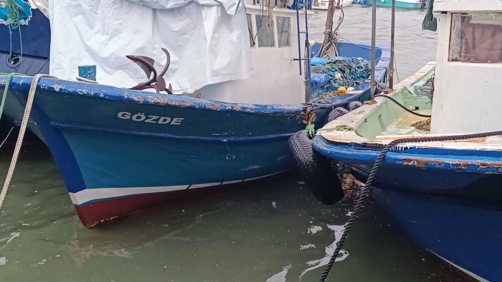 Olumsuz hava şartları sebebiyle teknelerde hasar oluştu