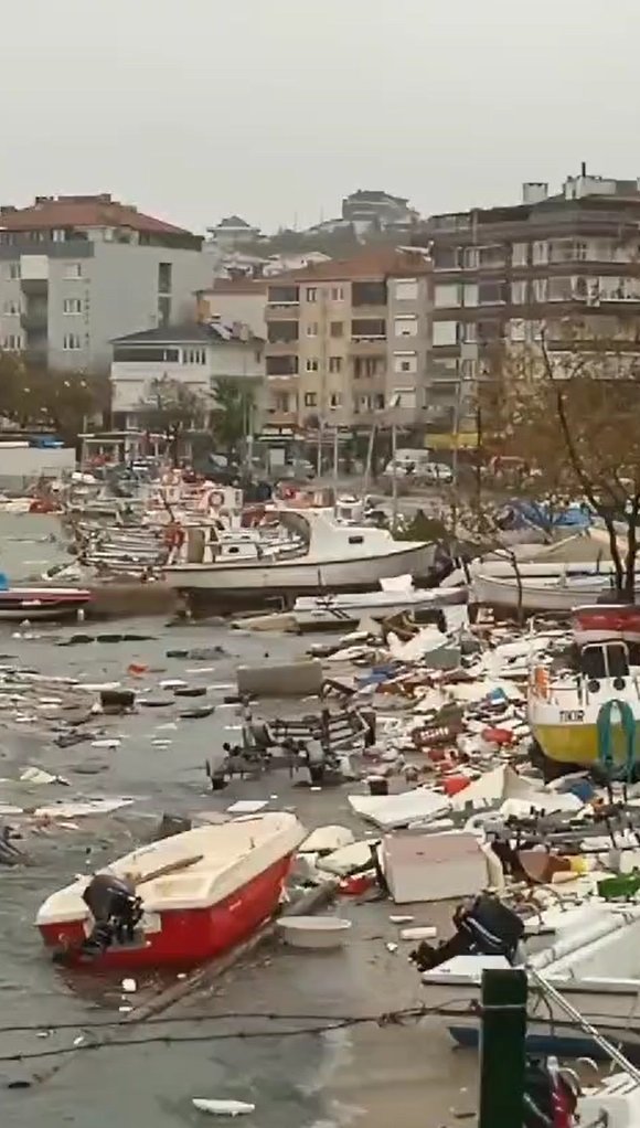 Yalova'da deniz taştı, teknelerde maddi hasar meydana geldi