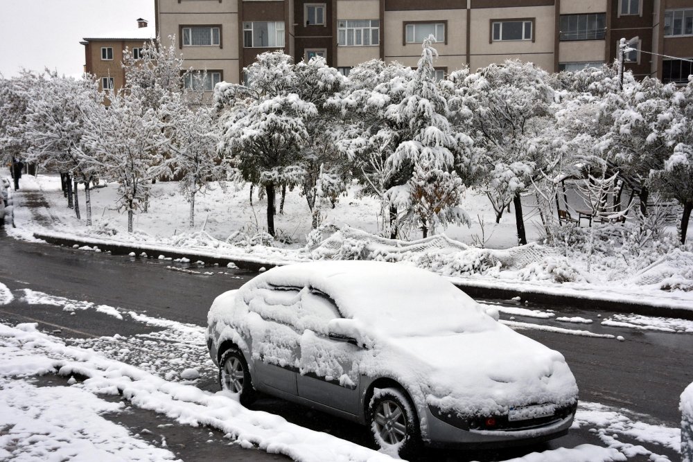 Kentin yüksek kesimlerinde kar kalınlığı 30 santimetre oldu