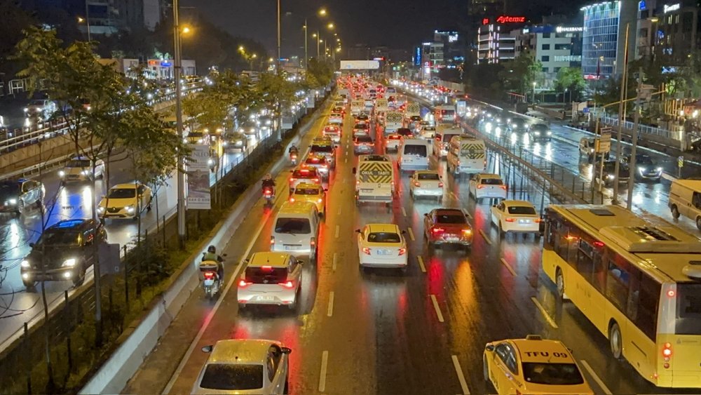 İstanbul'da trafik yoğunluğu yüzde 89'a ulaştı