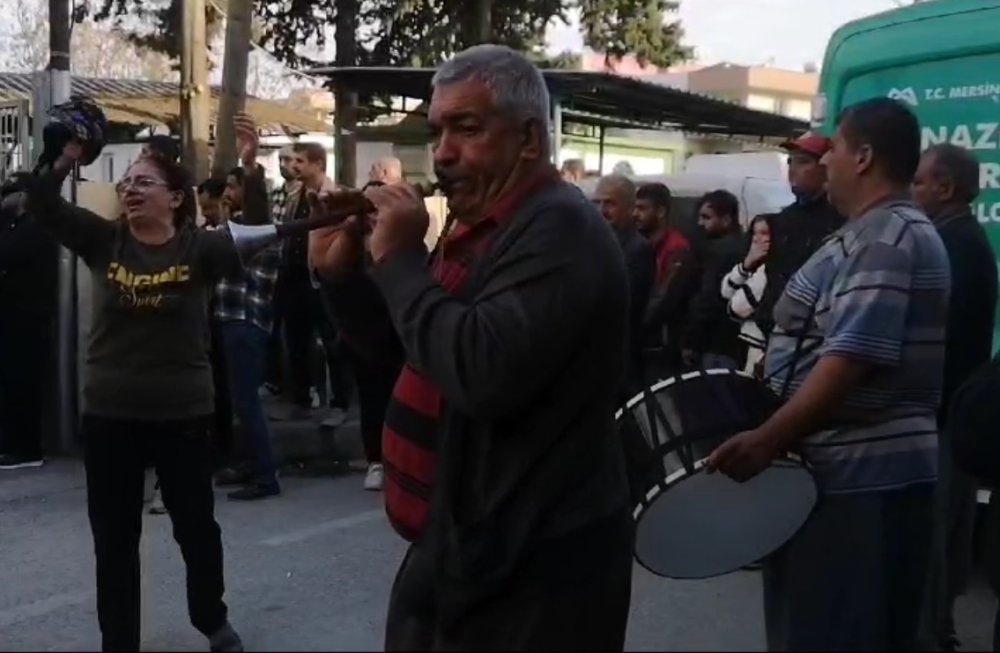 Bir garip gelenek: Spor kulübü başkanının cenazesinde davul zurna çalındı