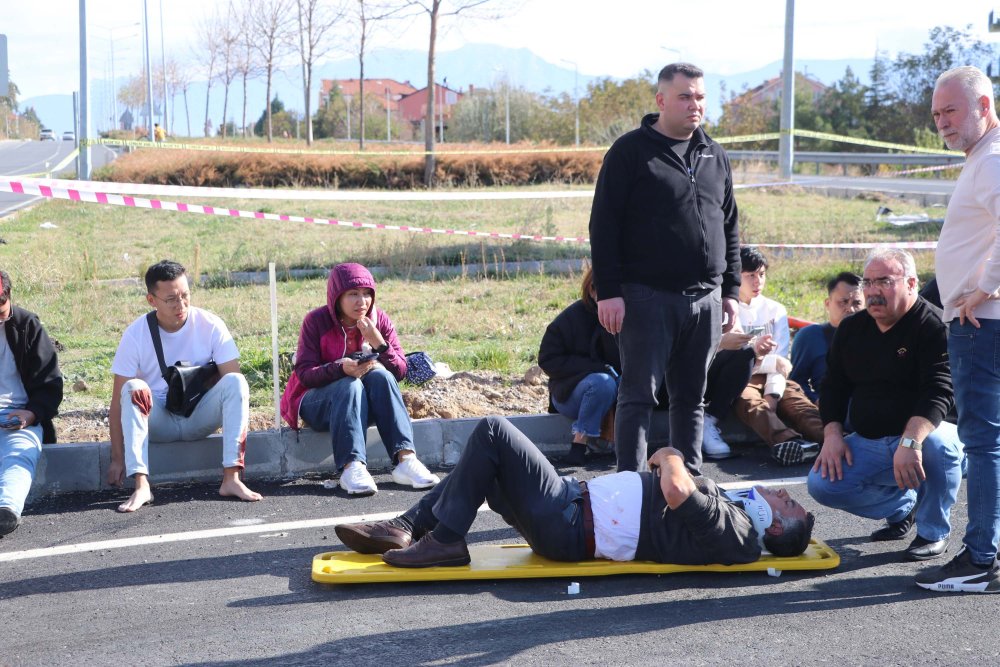 Korkunç kaza! Tur otobüsü ile otomobil çarpıştı: Çok sayıda yaralı var