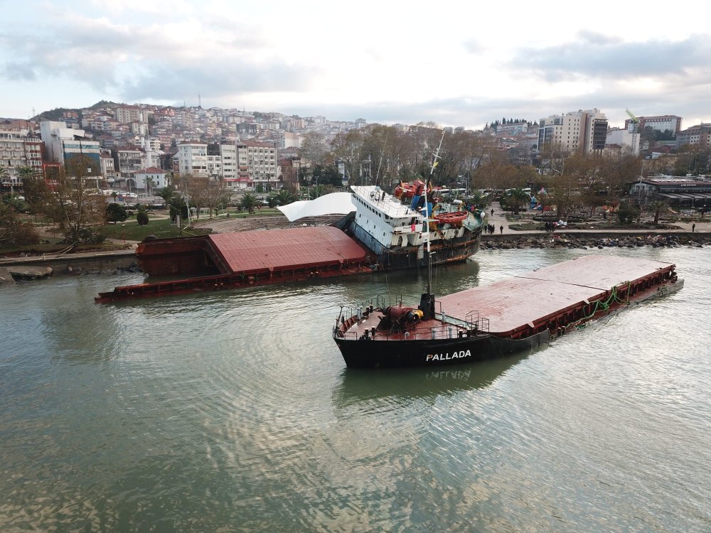 Karaya oturan gemideki 1 kişi otelde hayatını kaybetti