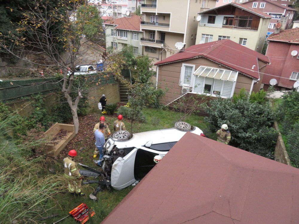 4 metre yükseklikten bahçeye düştü: 'Yine ölmedik çok şükür'