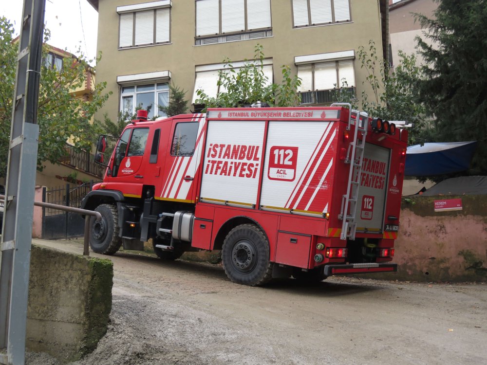 4 metre yükseklikten bahçeye düştü: 'Yine ölmedik çok şükür'