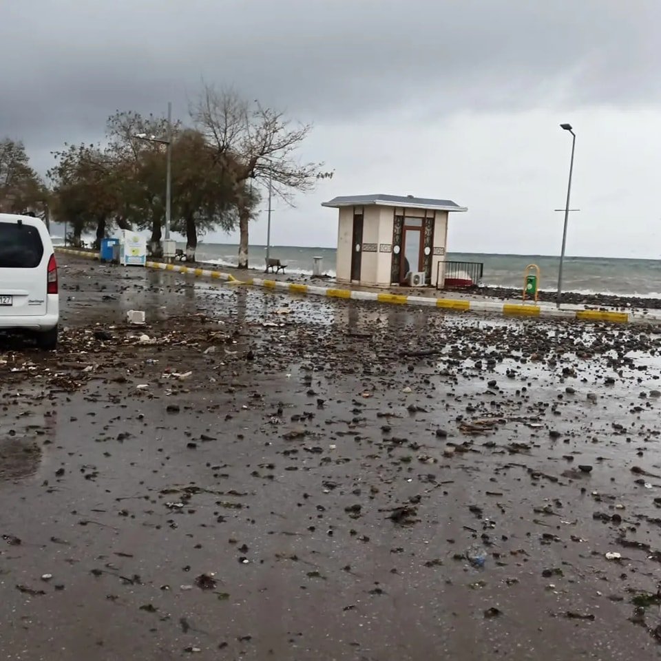 Deniz ile kara birleşti; İDO seferleri iptal