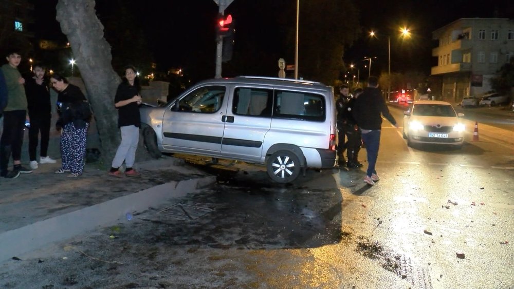 Kazaya müdahale eden polise çarpıp kaçtı!