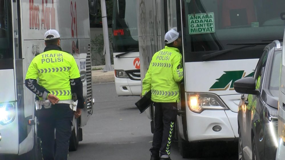 Otogarda kış lastiği denetimi